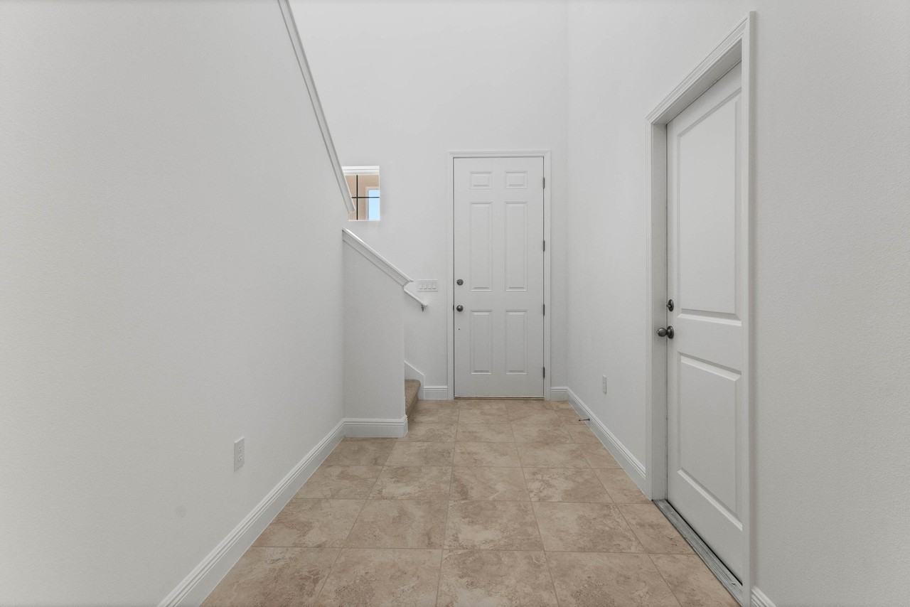 2040 Axel St - Photo 7 of 32