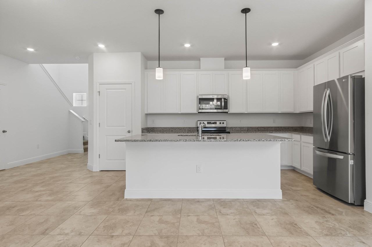 2040 Axel St - Photo 4 of 32