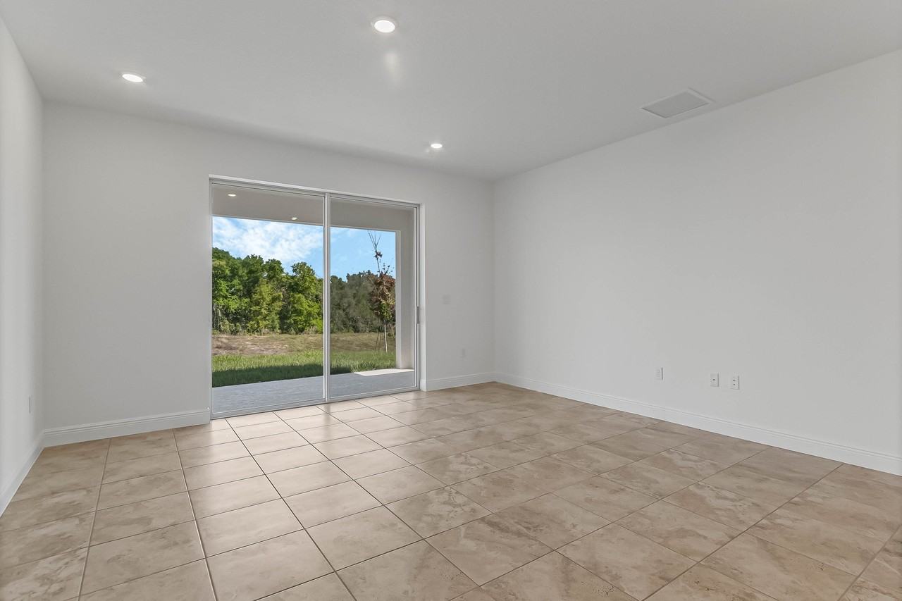 2040 Axel St - Photo 4 of 32