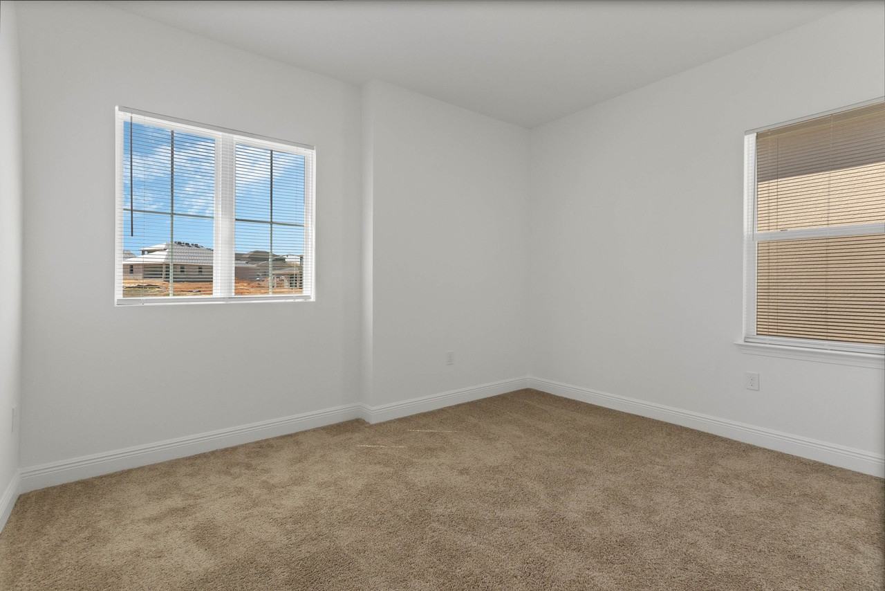2040 Axel St - Photo 5 of 32
