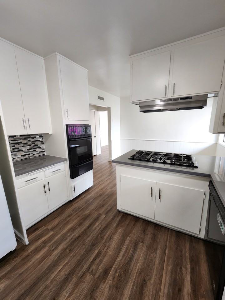 1339 North Hobart Boulevard #6 - Photo 3 of 23