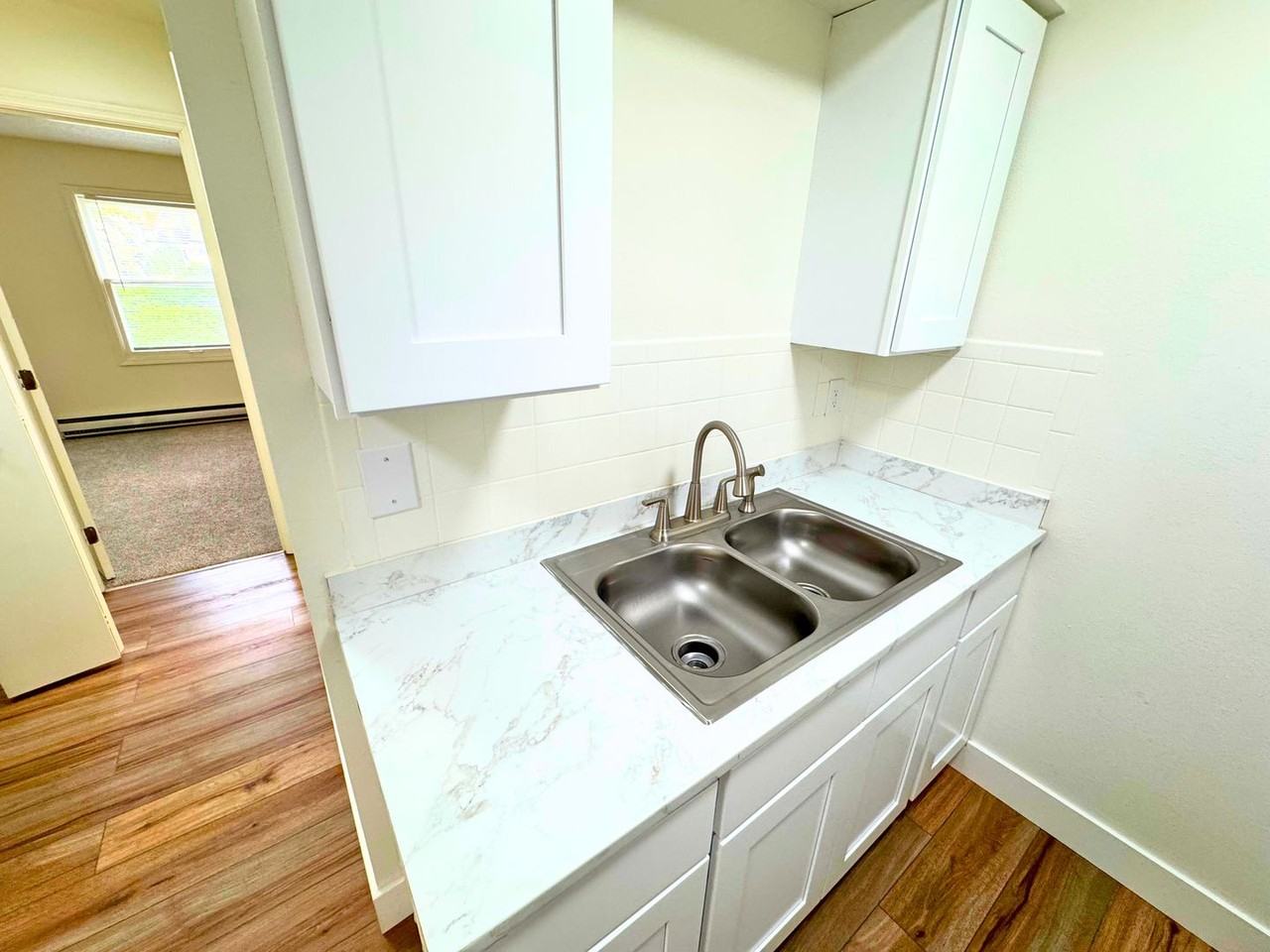 305CL - Photo 4 of 15