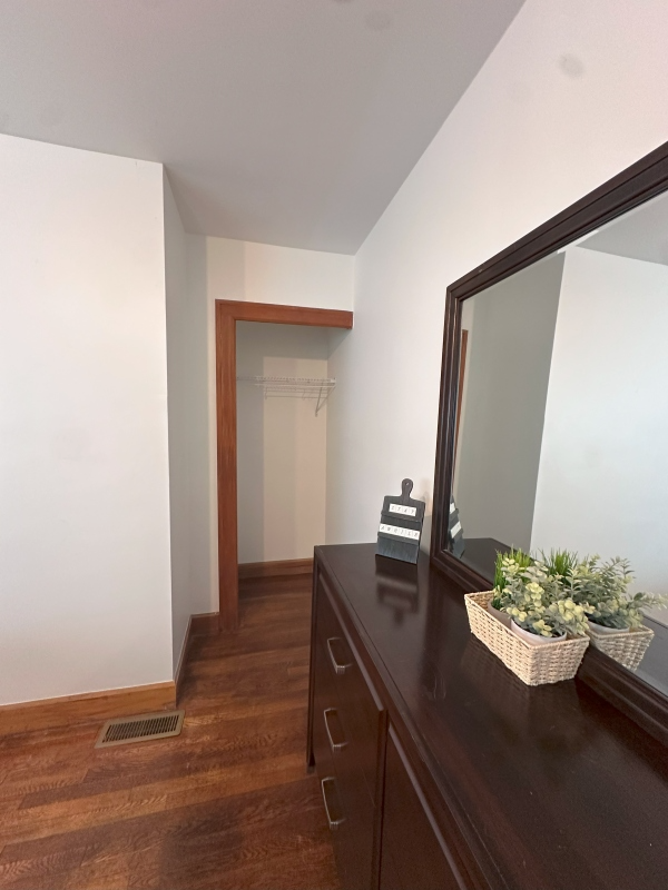 303 N Delphine Ave #303 - Photo 2 of 19