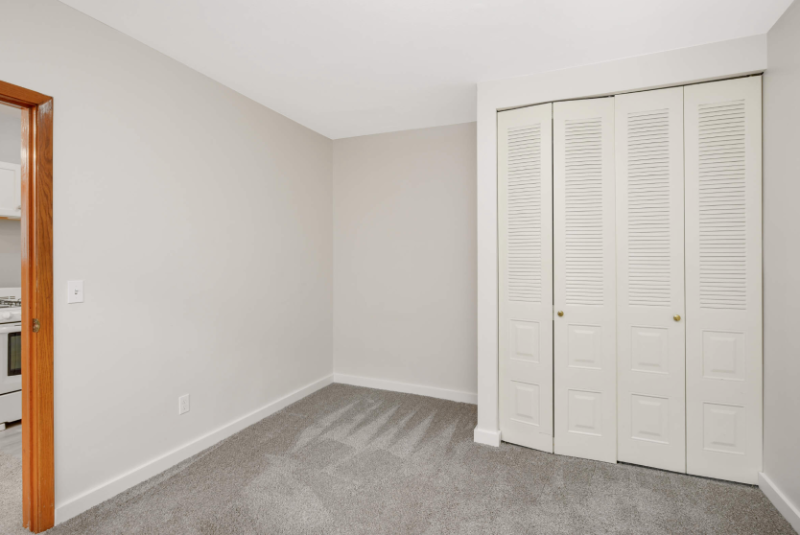 3308 Girard Ave S #302 - Photo 5 of 9