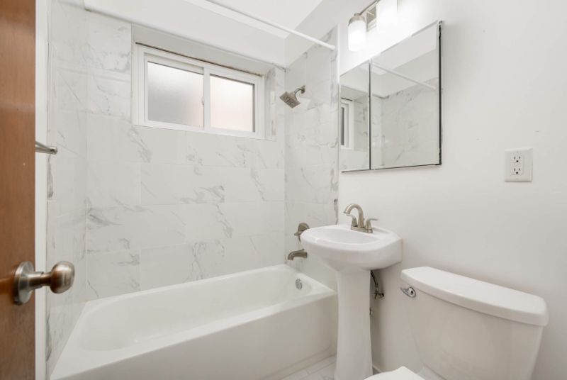 3308 Girard Ave S #302 - Photo 6 of 9