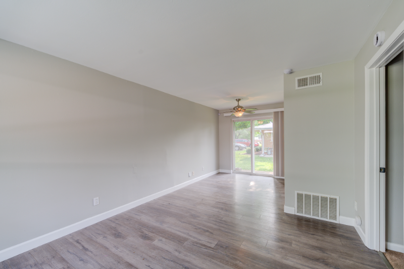 11270 Liana Ln - Photo 3 of 16