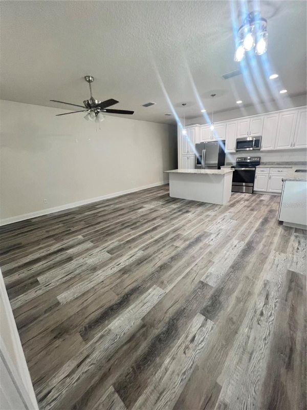 408 S Main Ave - Photo 3 of 15