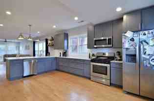 5713 W Ainslie St #2 - Photo 1 of 1