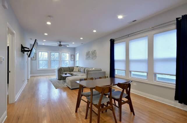 5713 W Ainslie St #2 - Photo 5 of 8