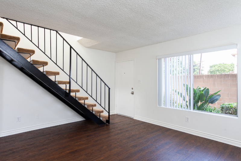 11102 Excelsior Dr #E - Photo 2 of 7