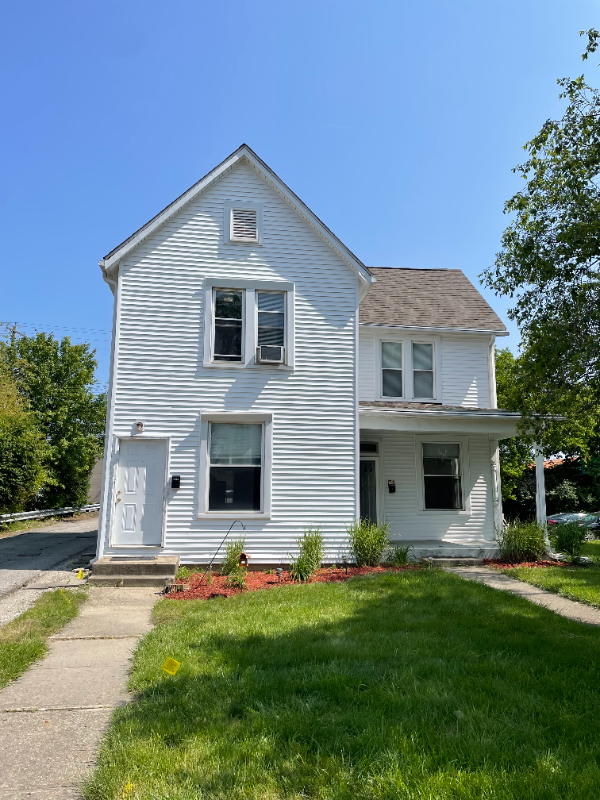 1208 King Ave - Photo 2 of 9