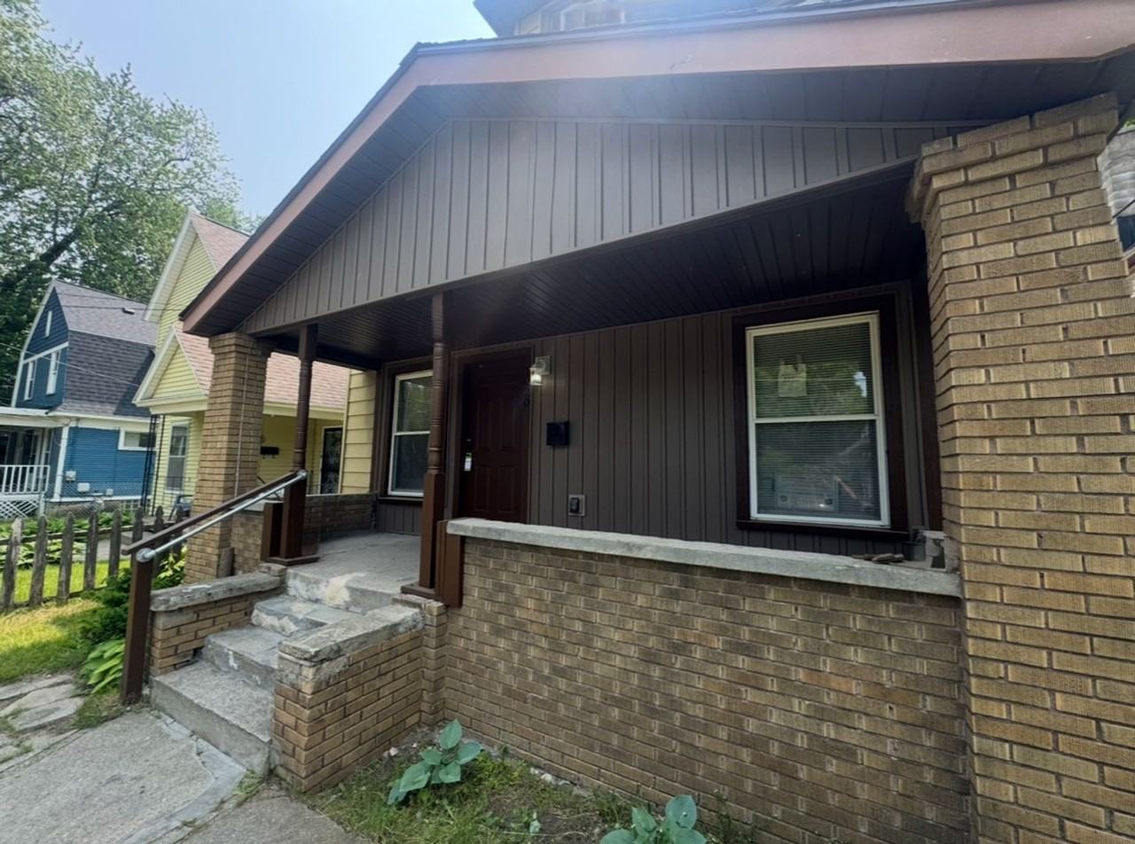 1020 Sigsbee St Se - Photo 3 of 21