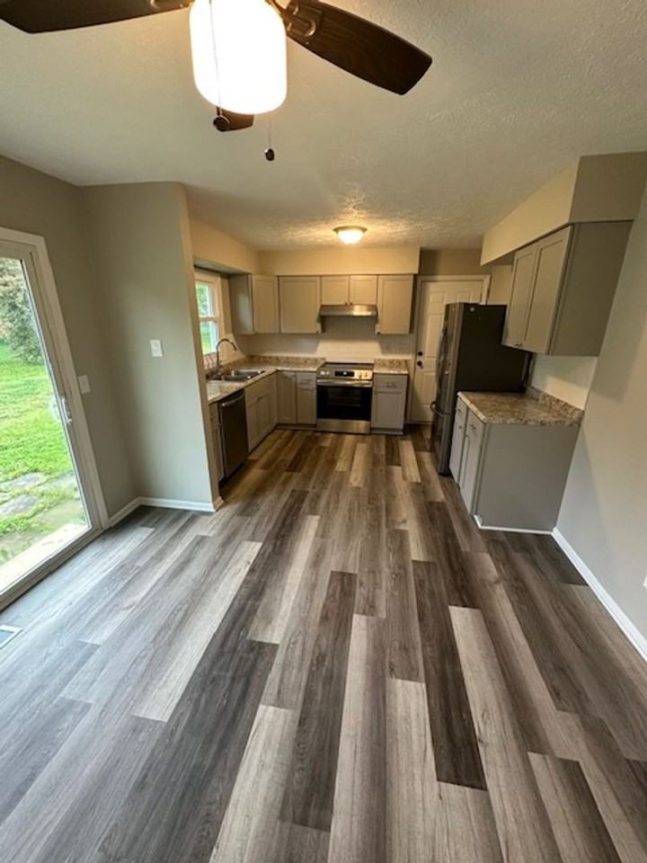 2731 Greenhouse St Nw - Photo 2 of 8