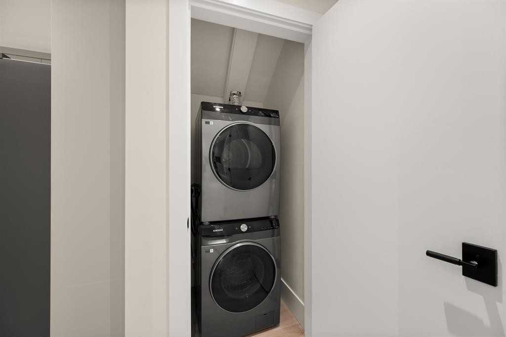 322 18th Street East #B - Photo 5 of 11