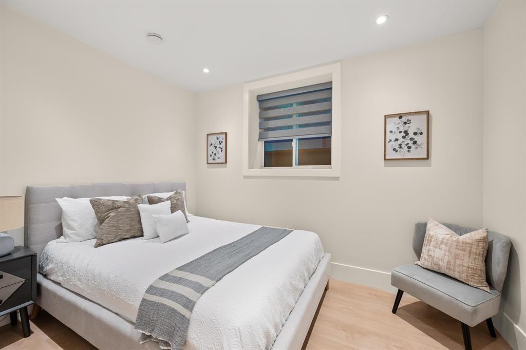 322 18th Street East #B - Photo 7 of 11