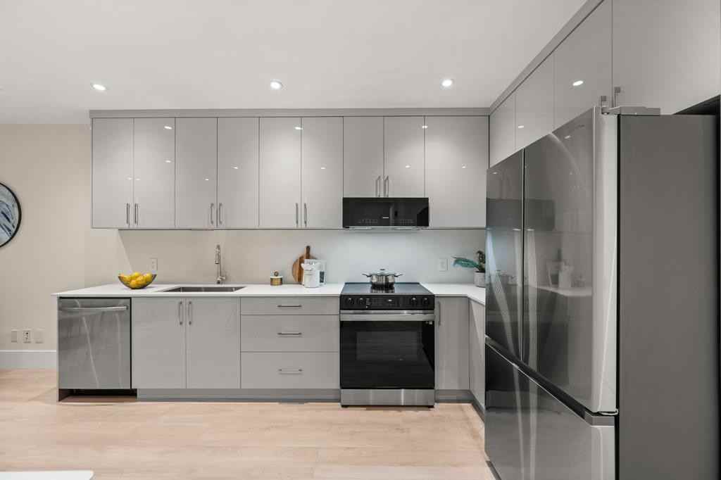 322 18th Street East #B - Photo 3 of 11