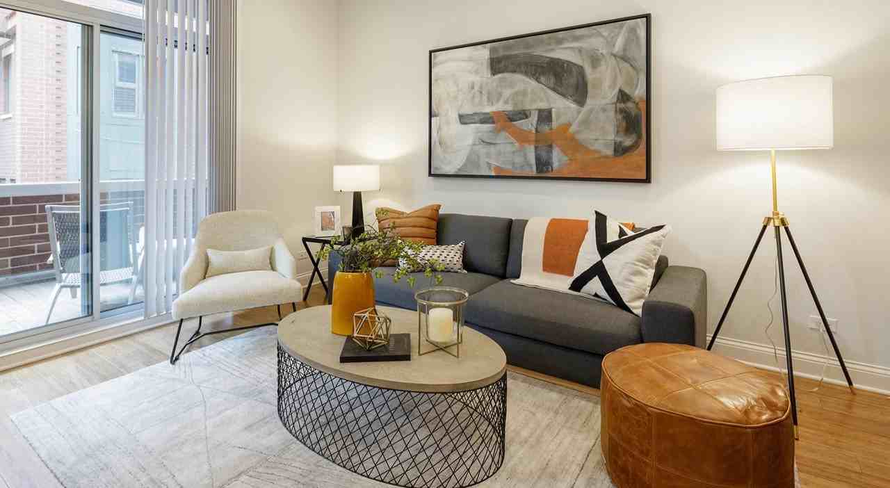 1031 W Monroe St #3 - Photo 4 of 15