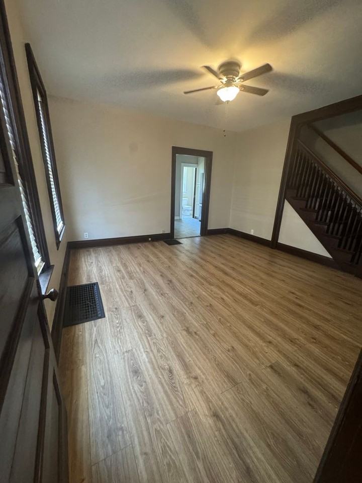 202/204 Eaton Avenue - Photo 2 of 14