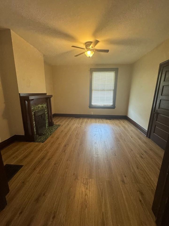 202/204 Eaton Avenue - Photo 3 of 14