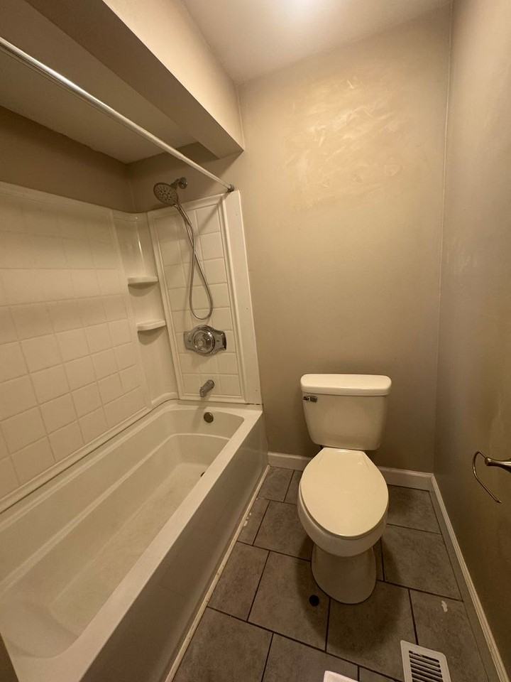 202/204 Eaton Avenue - Photo 7 of 14