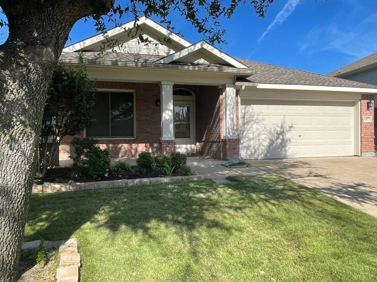 13077 Fencerow Rd - Photo 3 of 34