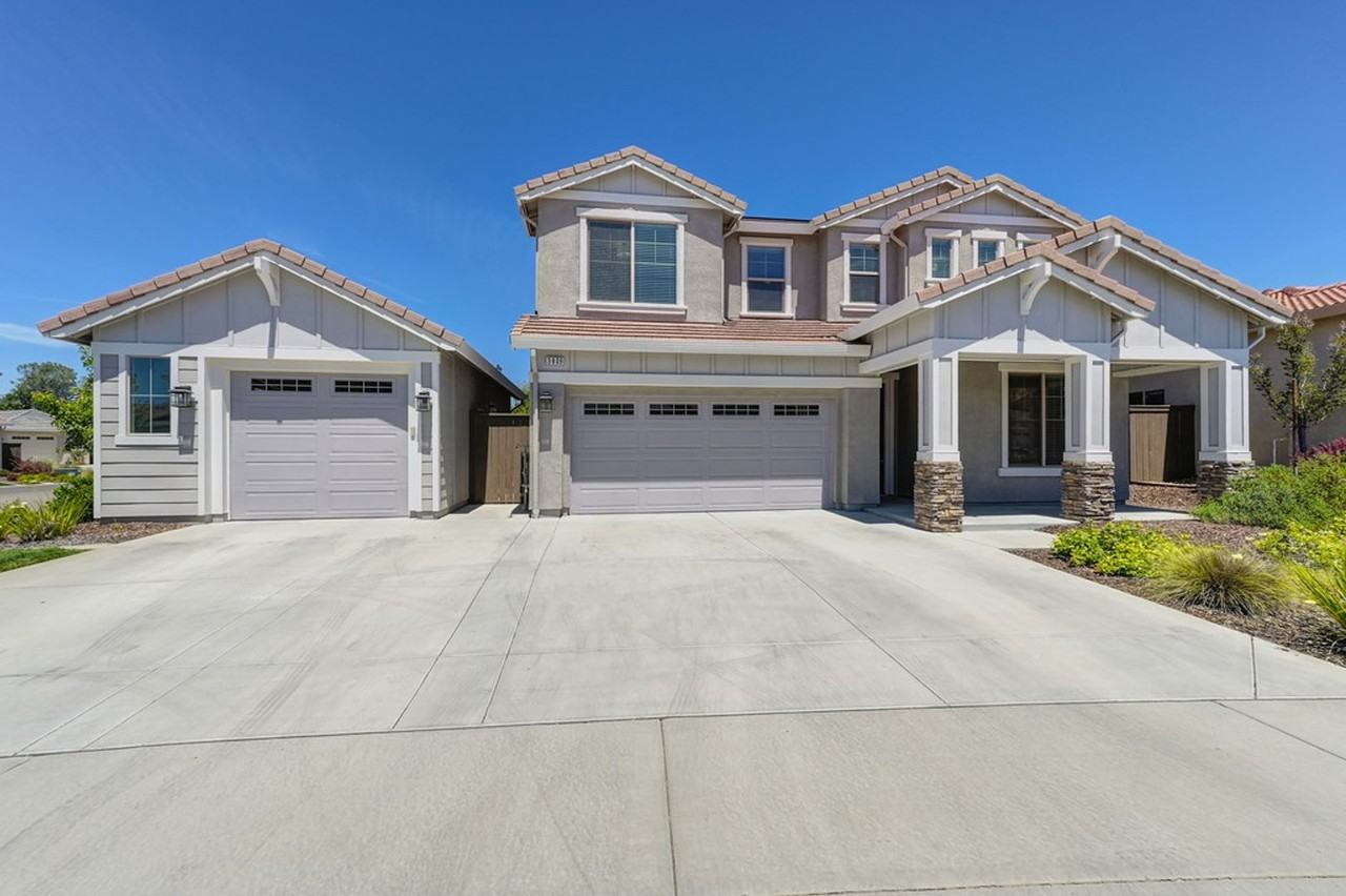 3809 Fenway Cir - Photo 2 of 49