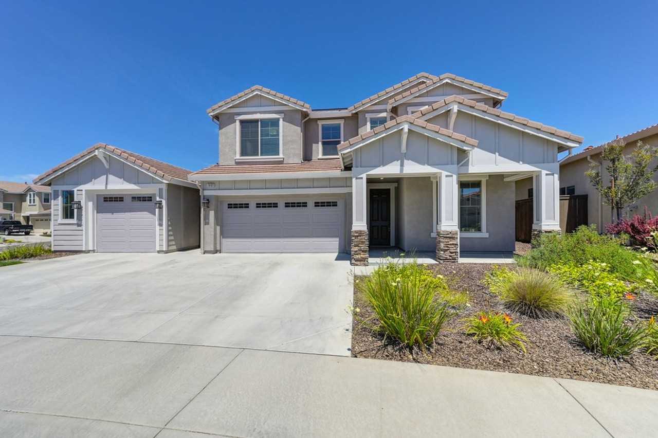 3809 Fenway Cir - Photo 3 of 49