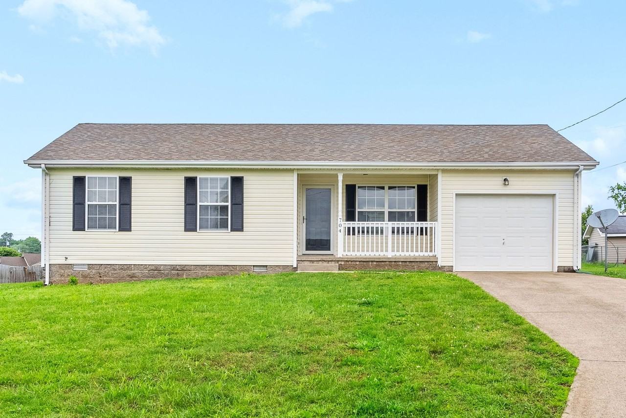 704 Shetland Dr - Photo 2 of 25