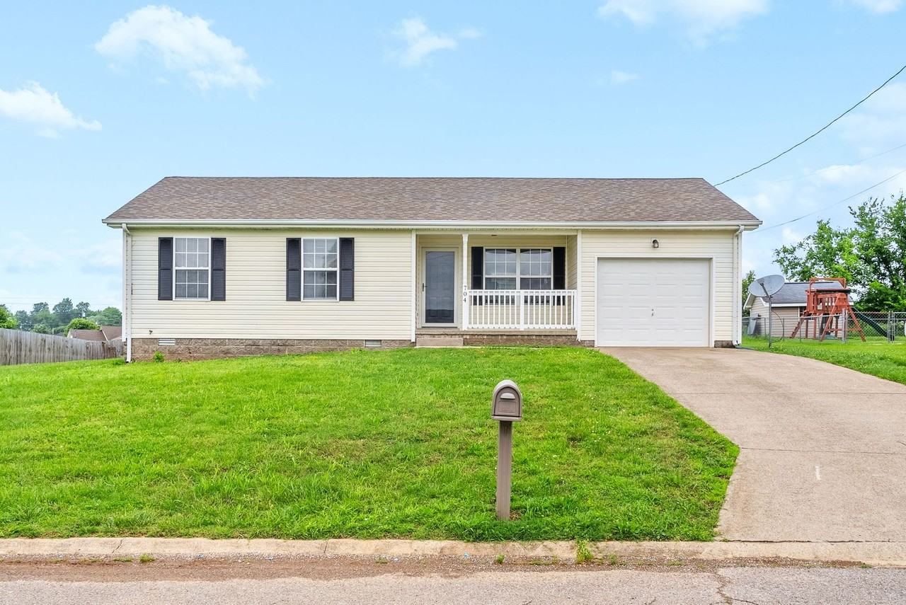704 Shetland Dr - Photo 3 of 25