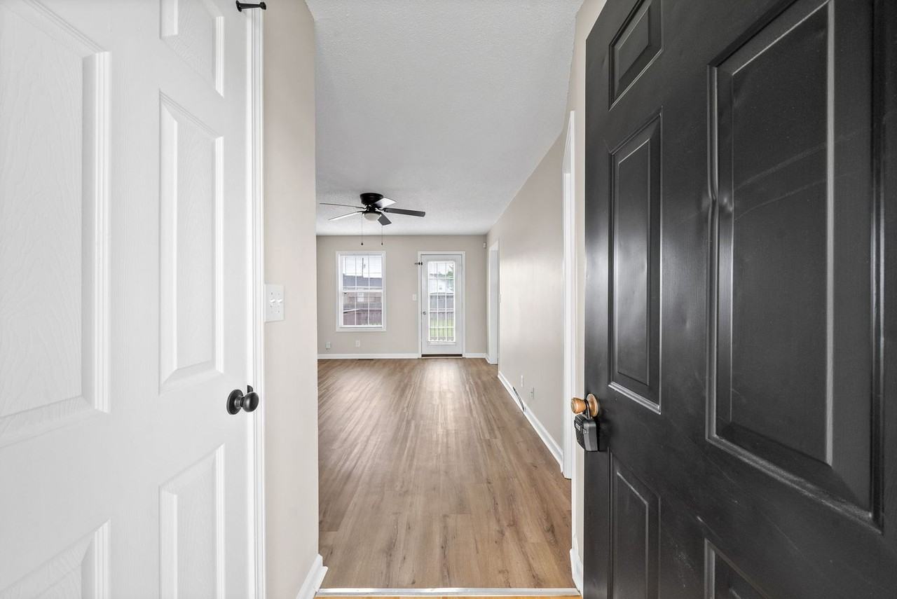 704 Shetland Dr - Photo 5 of 25
