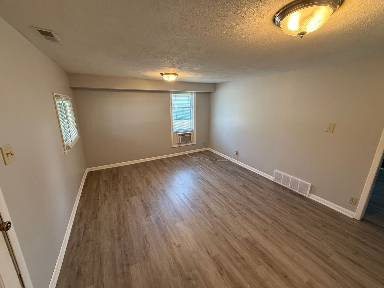 2001 N 29th St - Photo 2 of 18