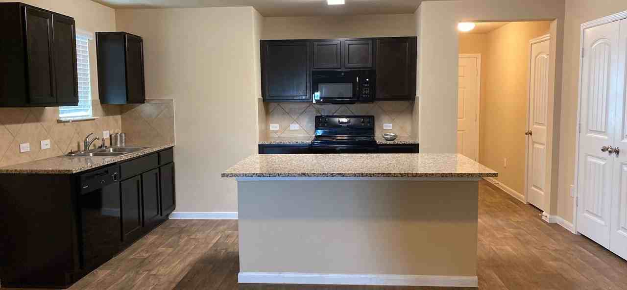 15221 Shell Bark Cove - Photo 6 of 26