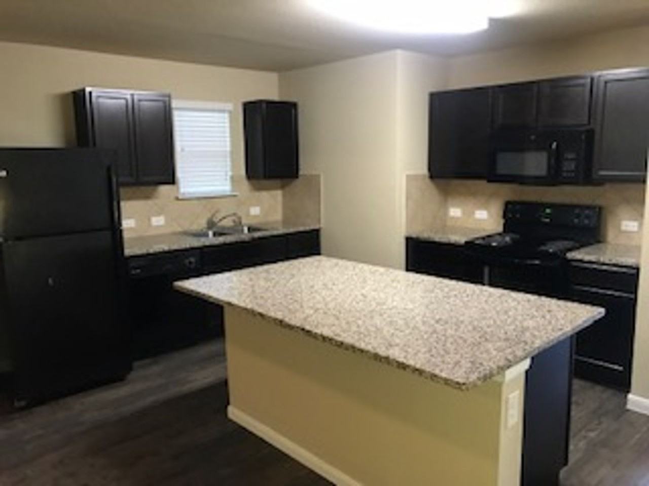 15221 Shell Bark Cove - Photo 7 of 26