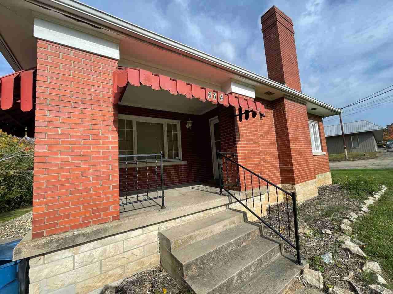 604 W Jefferson St - Photo 2 of 17