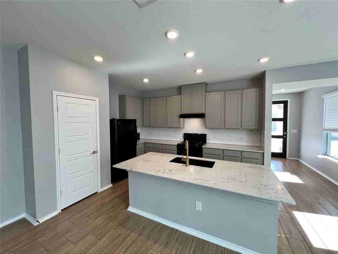 6516 Carriage Pines Dr - Photo 5 of 24