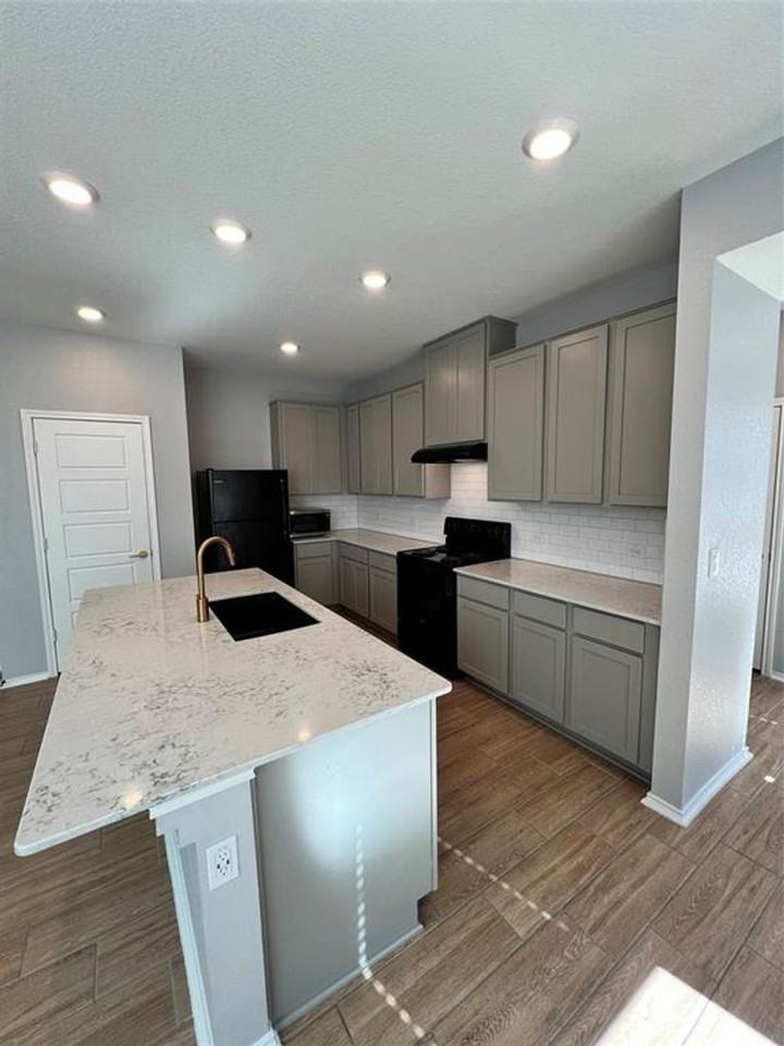 6516 Carriage Pines Dr - Photo 6 of 24