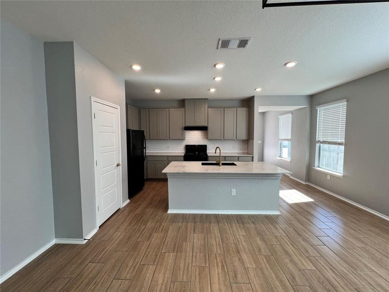 6516 Carriage Pines Dr - Photo 7 of 24