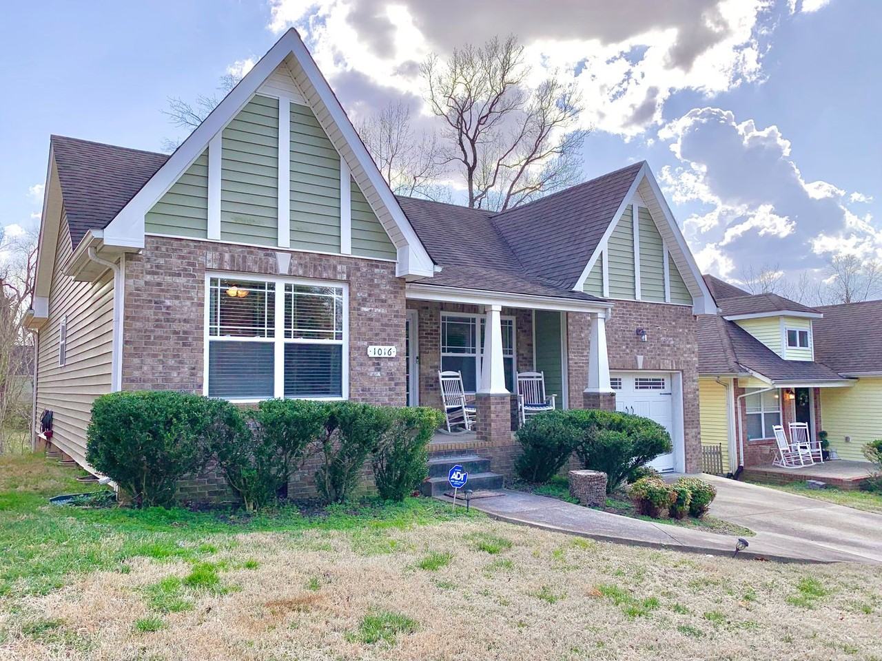 1016 Sunset Dr - Photo 4 of 41