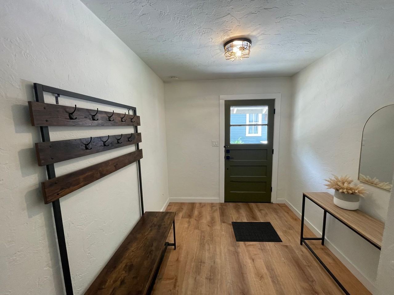 724 Ne 4th Ave - Photo 3 of 18