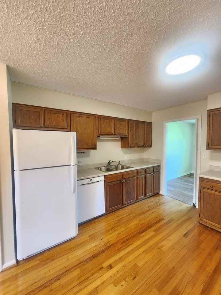 205 Crowfields Dr - Photo 3 of 14