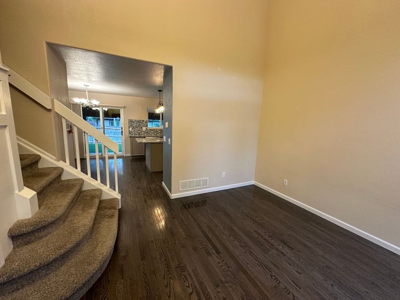 3245 Richmond Dr - Photo 5 of 45