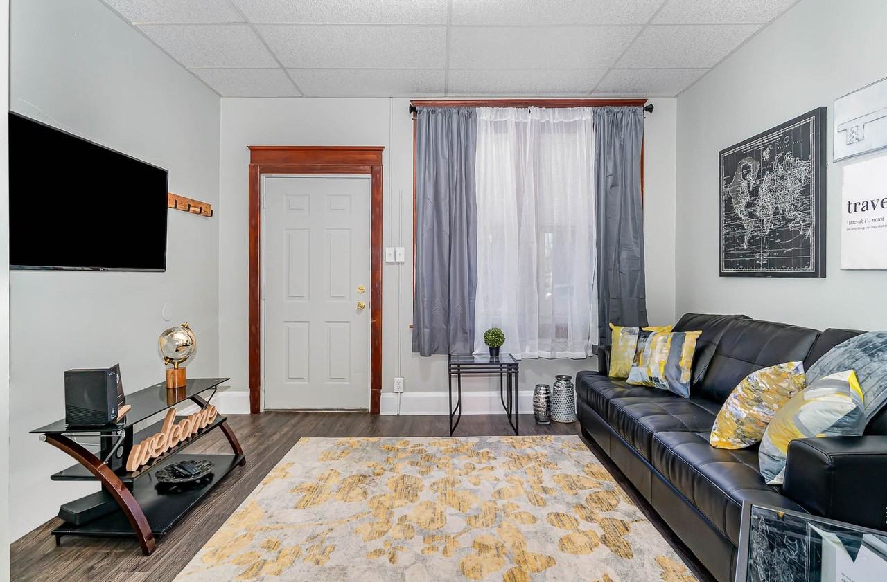 209 N College St - Photo 2 of 19