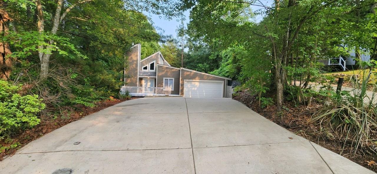 8006 Briardale Dr - Photo 2 of 24