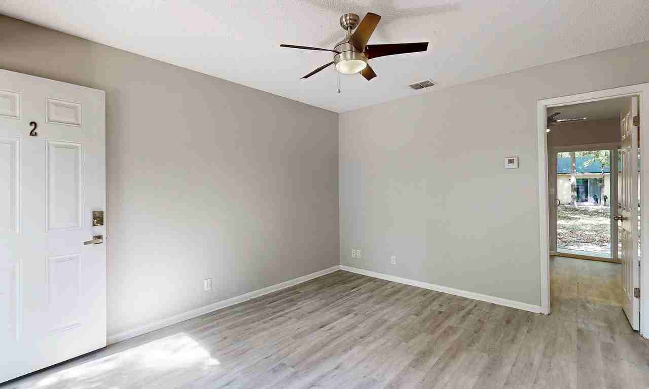 5404 101st St #2 - Photo 4 of 15