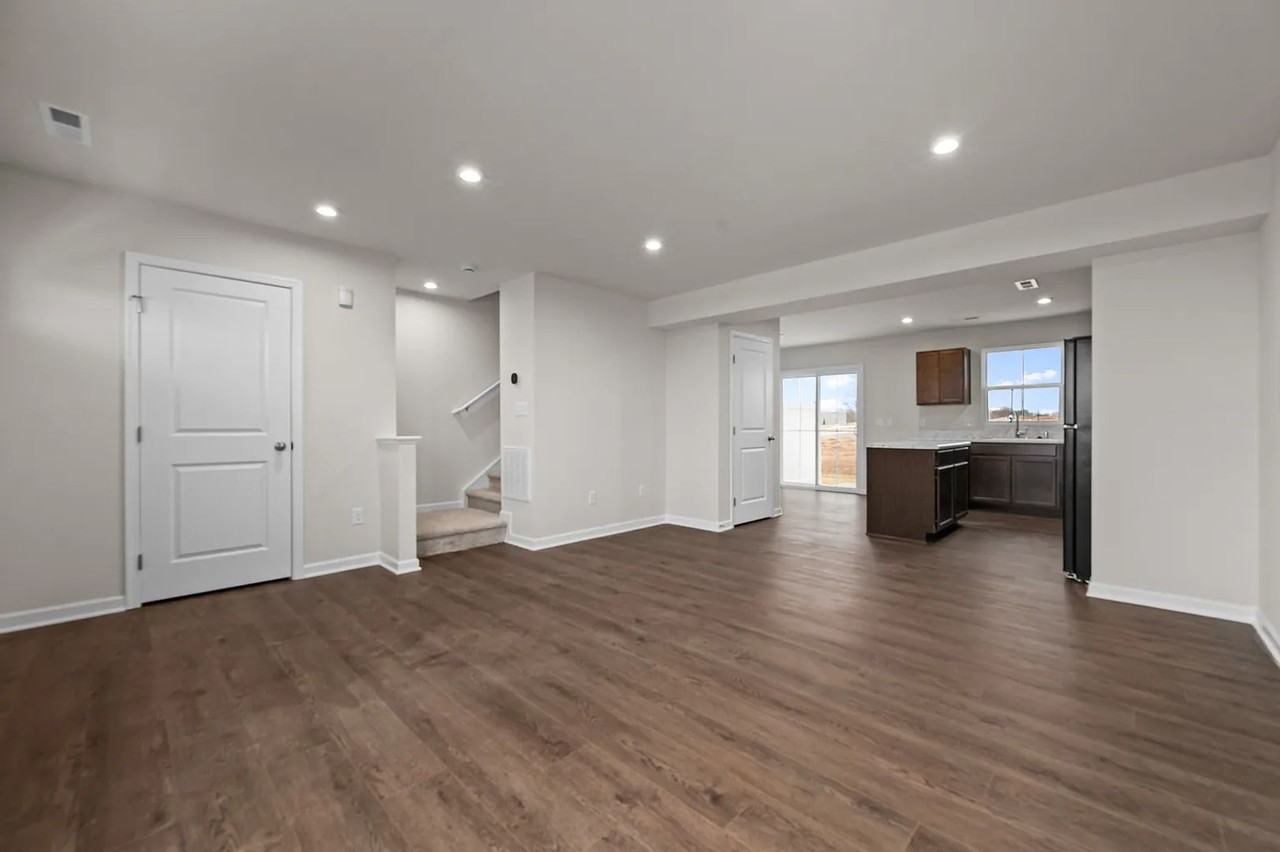 1018 Cambria Ln - Photo 2 of 19