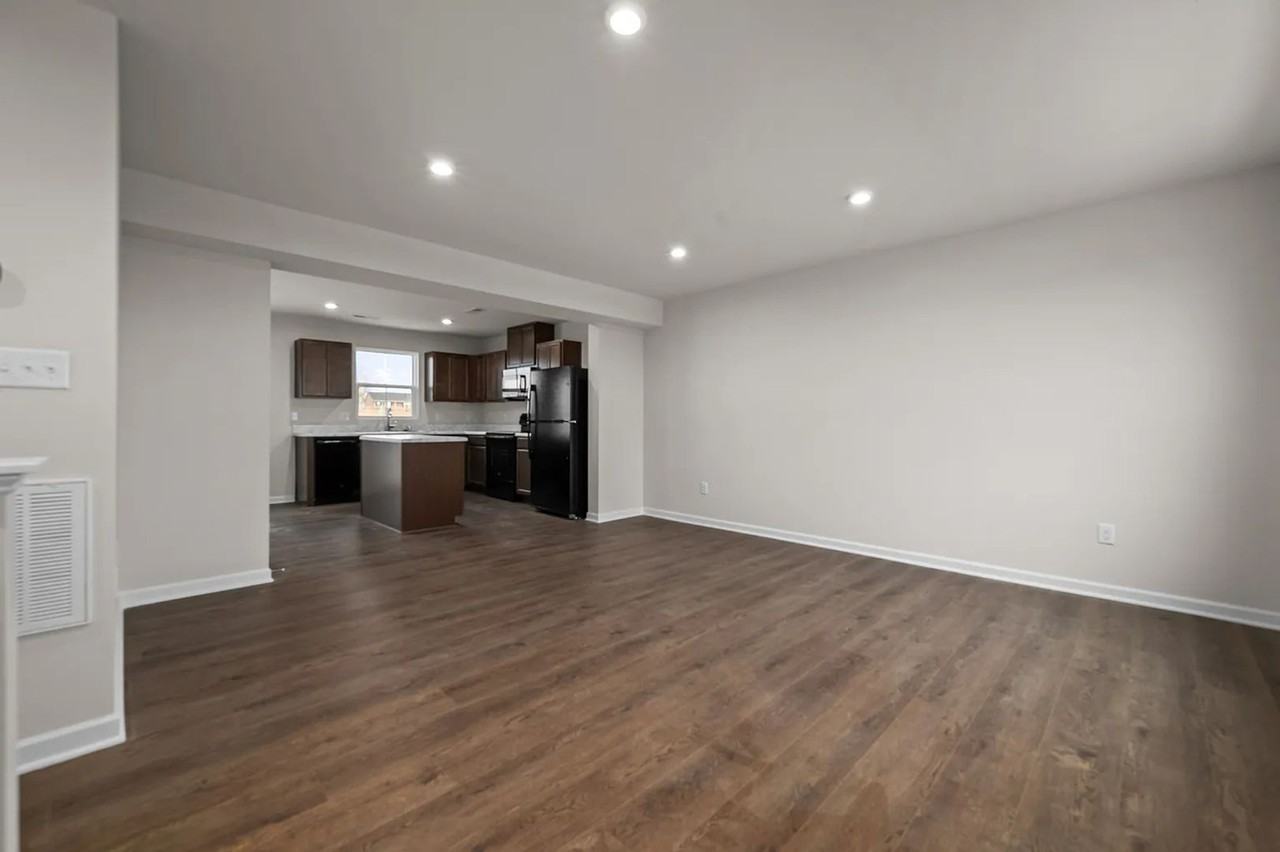 1018 Cambria Ln - Photo 3 of 19