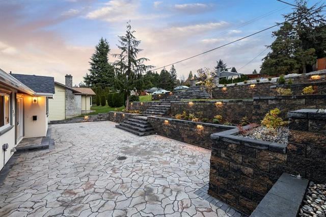 1535 Elinor Crescent - Photo 3 of 23