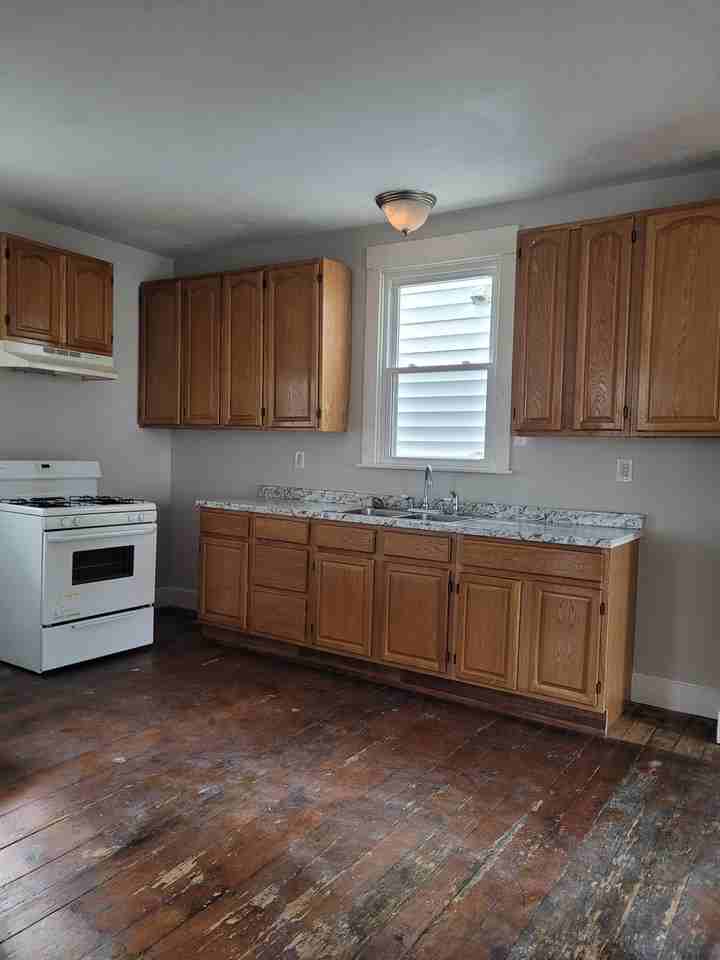 207 York Street - Photo 2 of 6