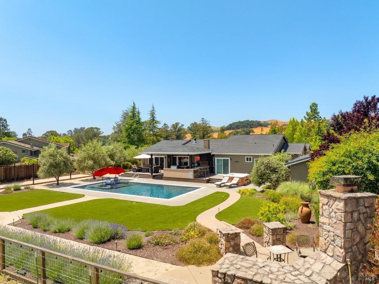 1051 Stonebridge Dr - Photo 4 of 50