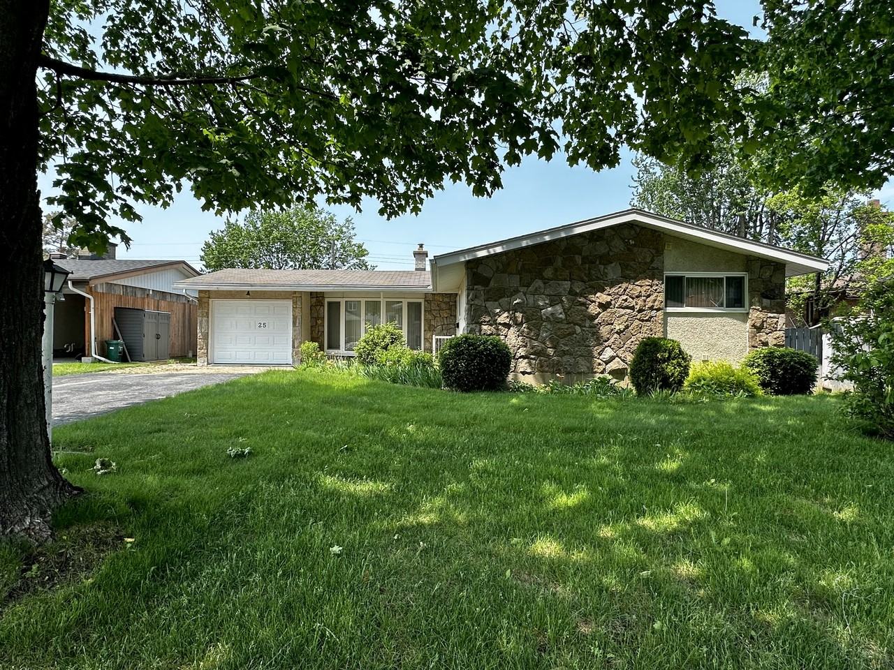 25 Ashburn Drive - Photo 2 of 16